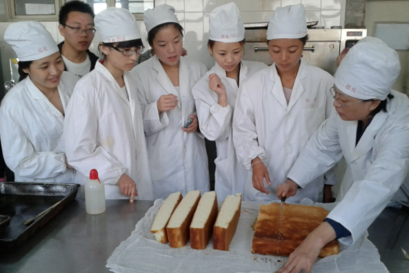 2022十大热度攀升专业新鲜出炉，理工科专业占多半，文科专业1个