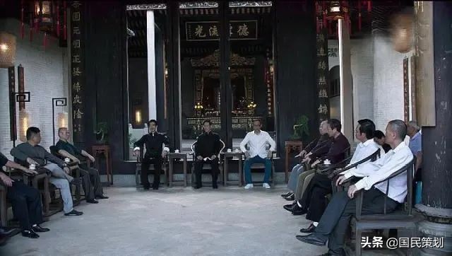 两大势力侵蚀基层政权！乡村治理，面临新挑战，如何破题？