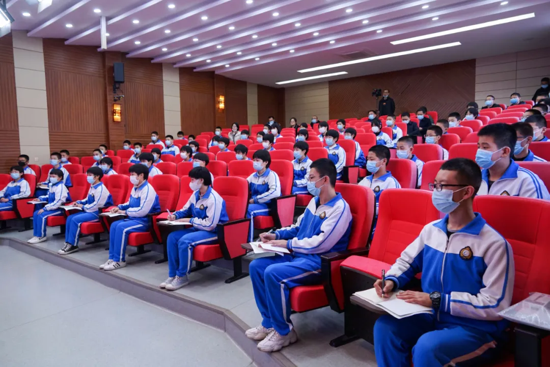 丛台区区长刘丹深入永安中学为学校师生讲授思政课
