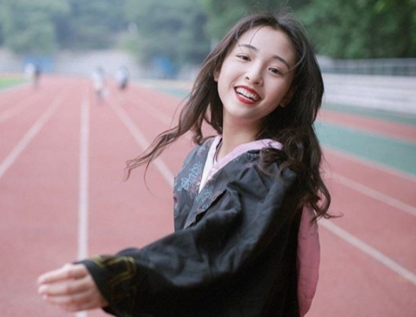 大学校花名单新鲜出炉，武大校花引争议，清华校花实至名归