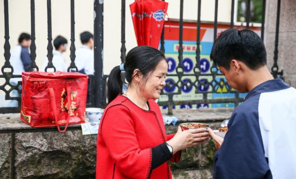 高考录取率高达90%，高中生却依旧“压力山大”，4点原因揭露真相