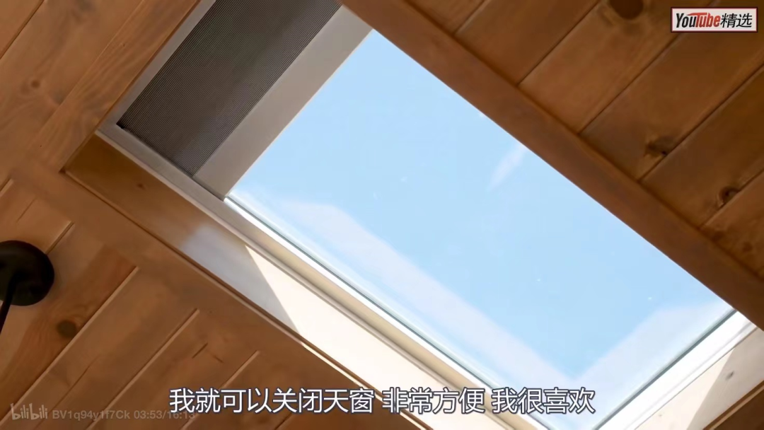 单身妈妈舍弃豪宅、花100万买拖车改成loft，44㎡还带浴缸壁炉