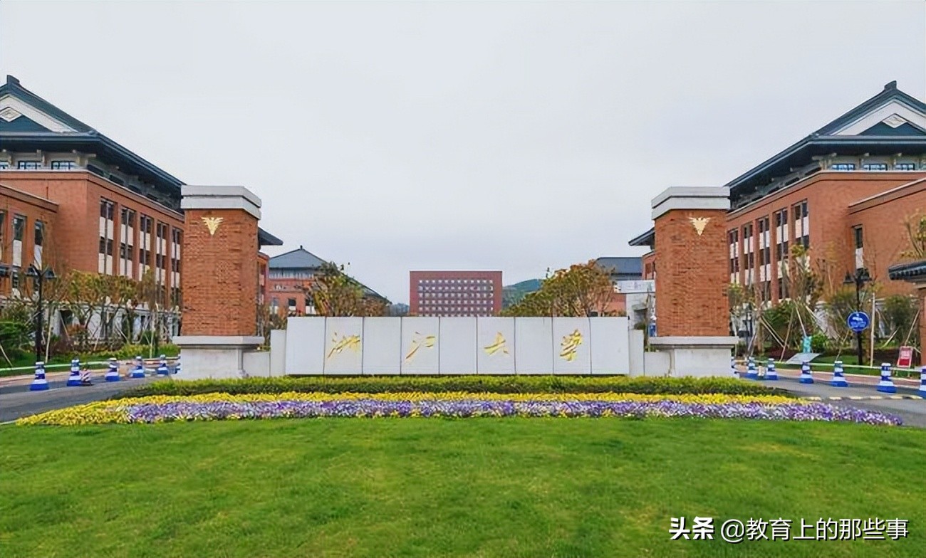 2022世界大学工科排行，清华大学位居榜首，华科大学成为最大黑马