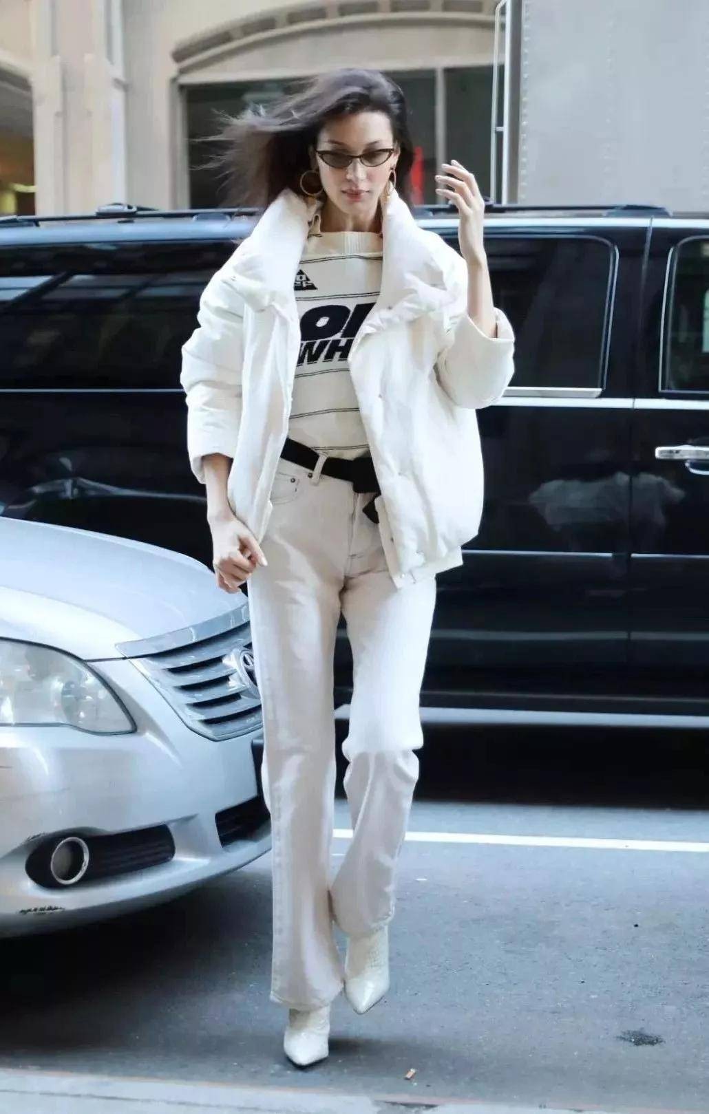 “小白褲”才是冬季的搭配王者，優(yōu)雅女人這樣穿更時髦