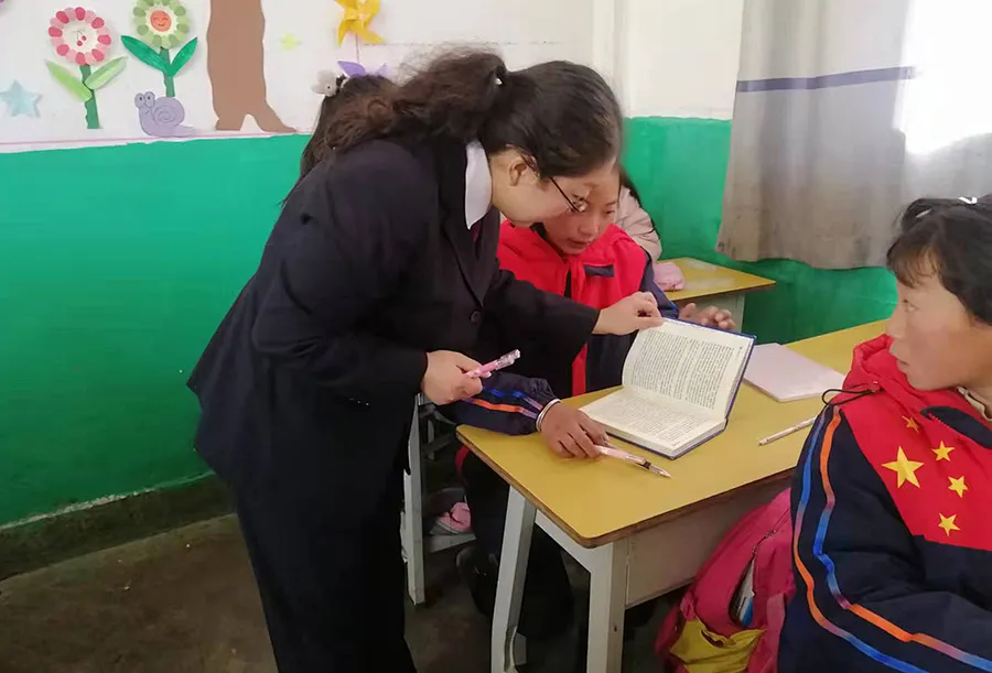 ³����������Ժ��չ��ʮ�Ž�����ȫ�ᾫ�񡱽�У԰����