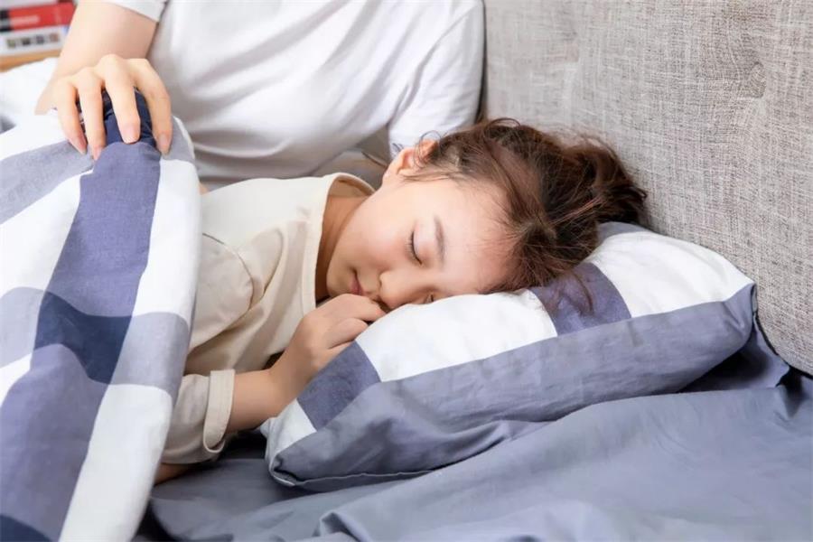 叫孩子起床的实用小技巧