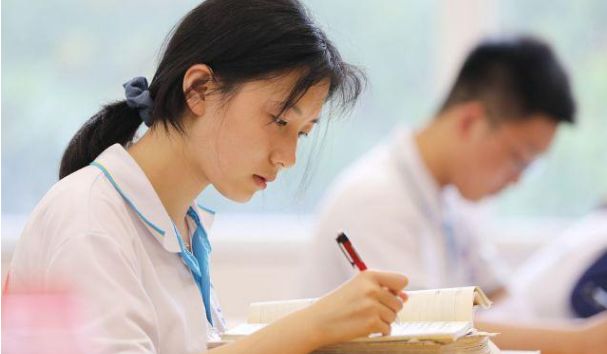 高三一模成绩370分，该走单招还是参加高考？听听过来人分析利弊