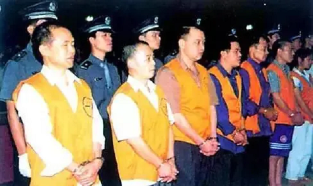 2002年矿王黎东明，隐瞒81人矿难获刑20年，却称