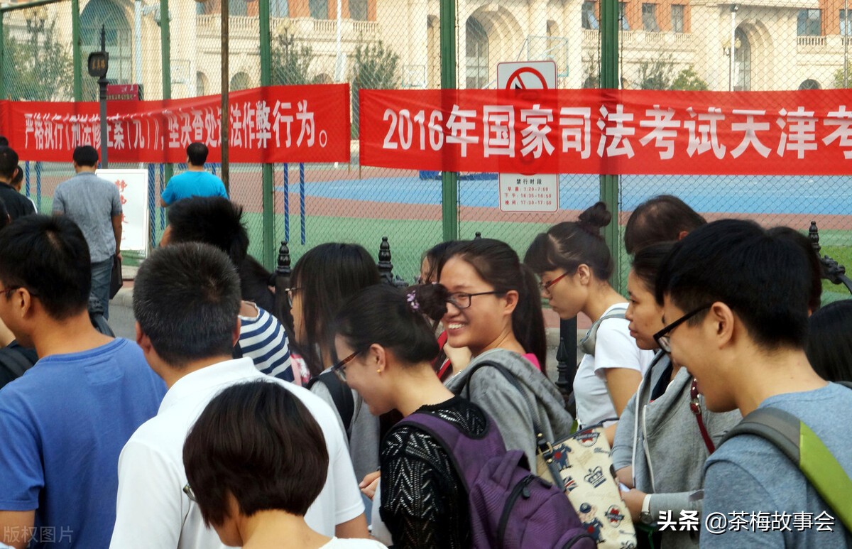 为了通过法考，她花了4年时间，而现在，她终于收获了果实