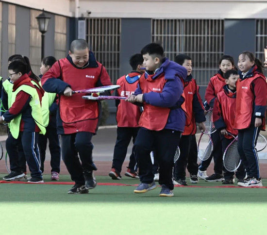 公益短式网球公开课在山西省太原市万柏林区科技实验小学成功举办