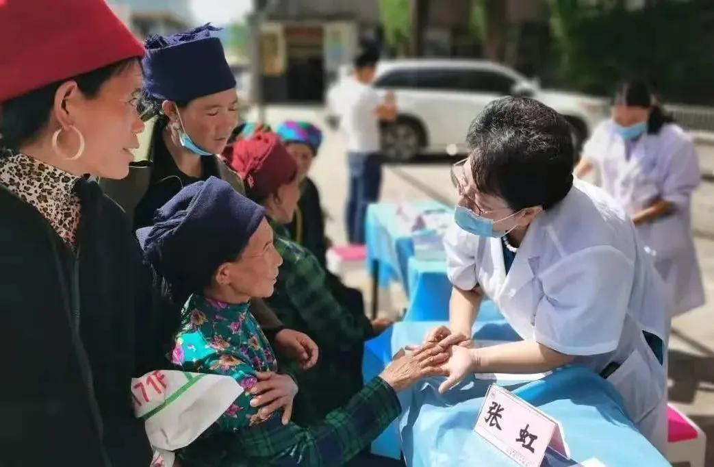 四川中医药人获评全国三八红旗手