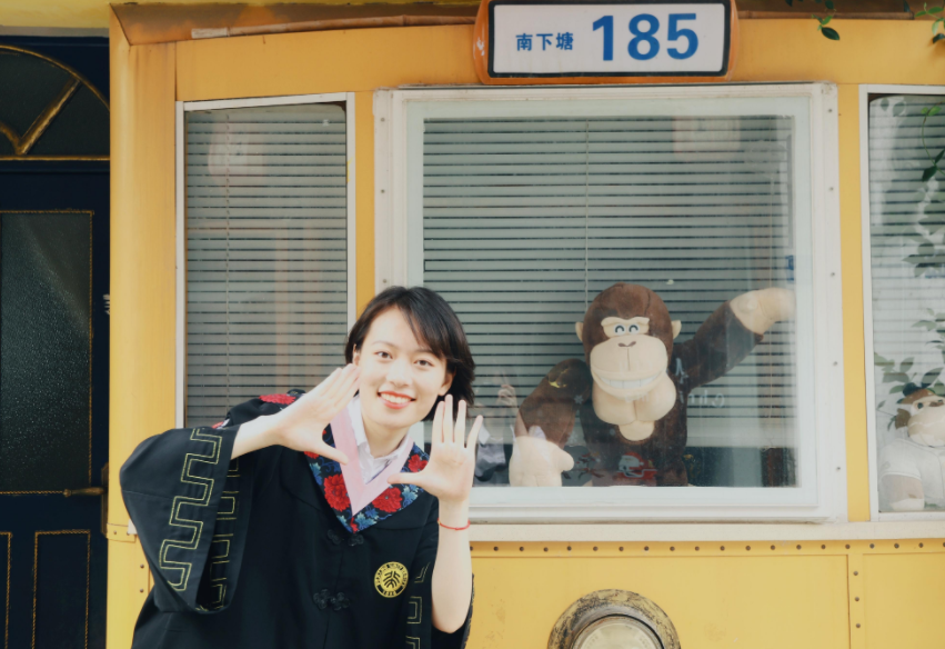 专科生是大学生吗？穿学士服拍毕业照，被本科生嘲笑没有资格