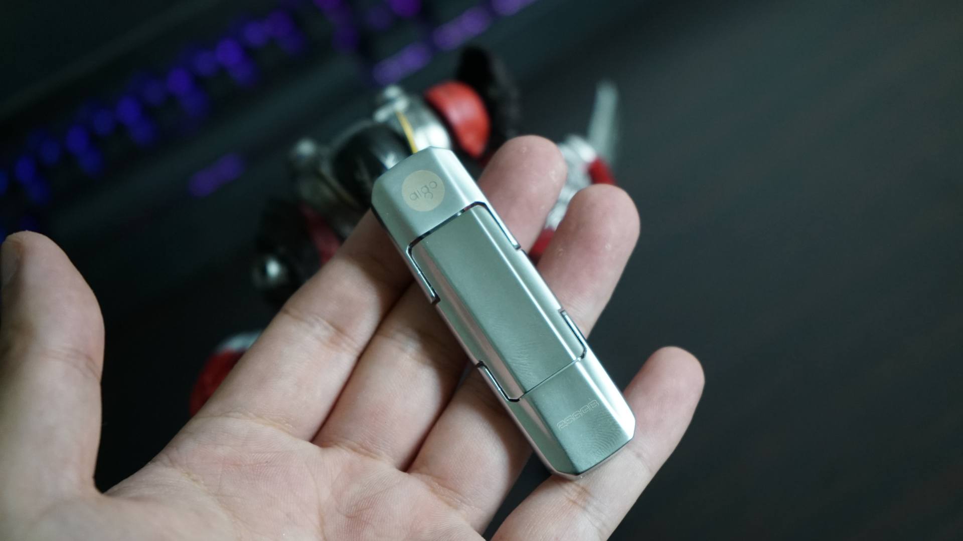 aigo高速固态U盘 U393传输速度媲美固态硬盘，多种容量迎合你需求