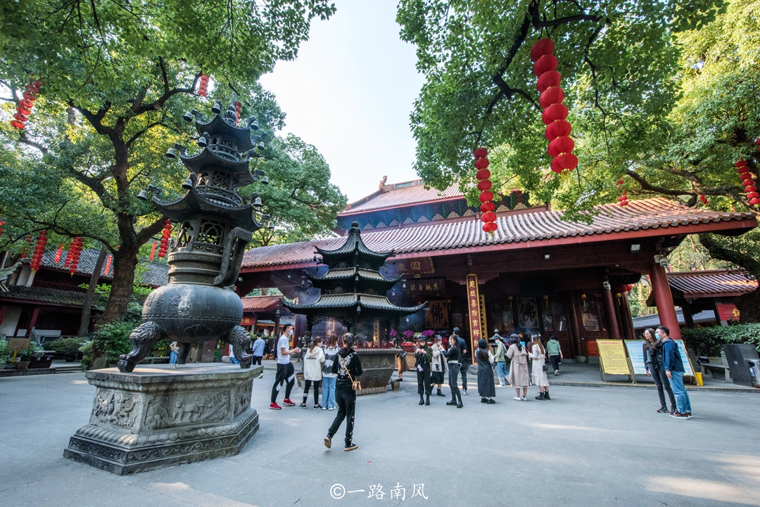 杭州周边旅游景点攻略，这三个地方公交车直达，一天时间可以走完