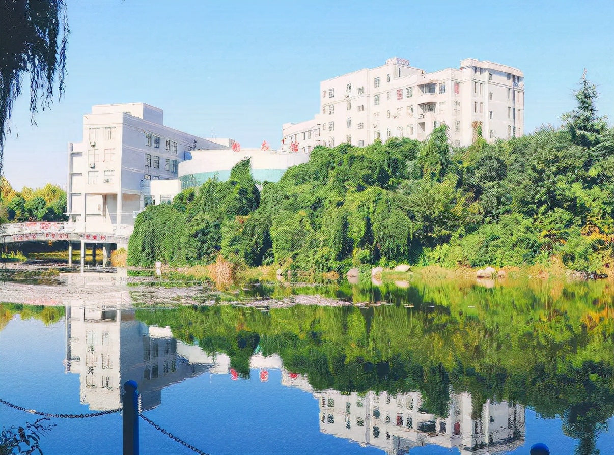 华为又签下3所高校，都是双非层次的院校，网友直呼是有个性选择