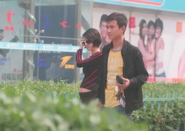 娱乐圈5对“患难情人”，陪对方度过了风波，却都得不得好结果