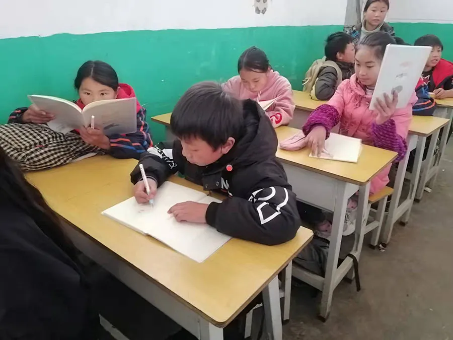 ³����������Ժ��չ��ʮ�Ž�����ȫ�ᾫ�񡱽�У԰����