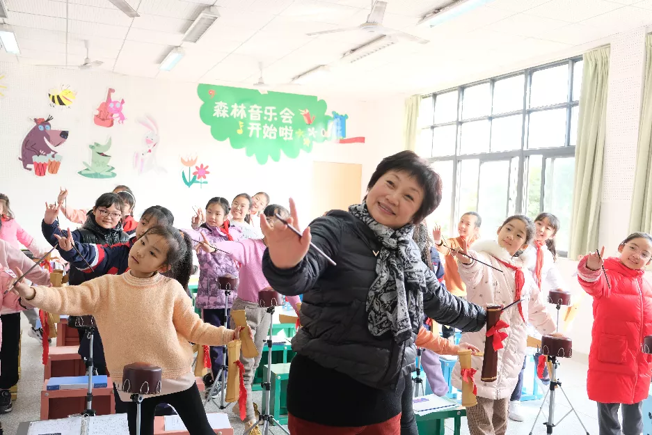 四川大学西航港实验小学——“舞”动童年“音”你精彩