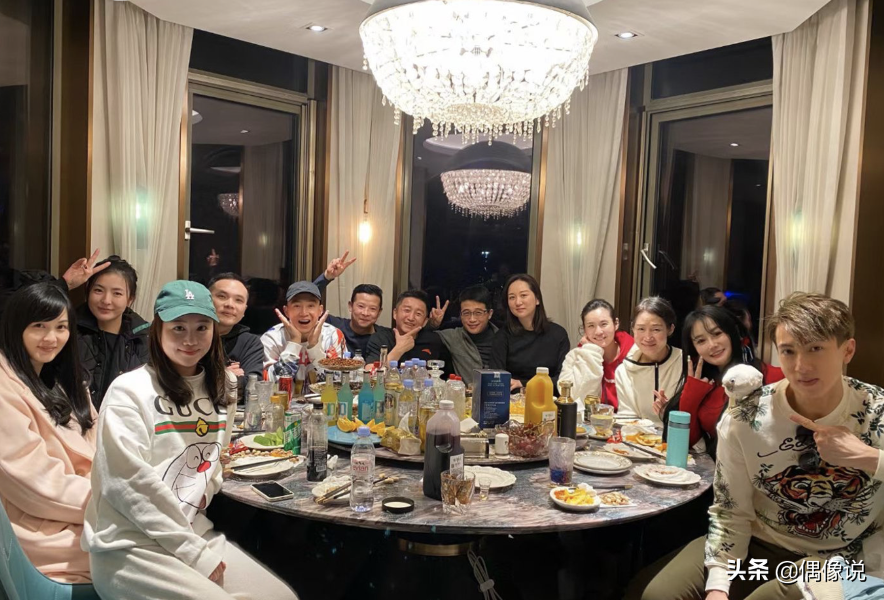 吴尊春节与应采儿陈浩民聚会，Neinei和jasper长高，小泡芙好水灵