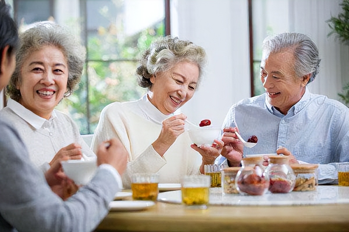 建議中老年人，如果不差錢，多吃這3種食物，強過天天吃保健品