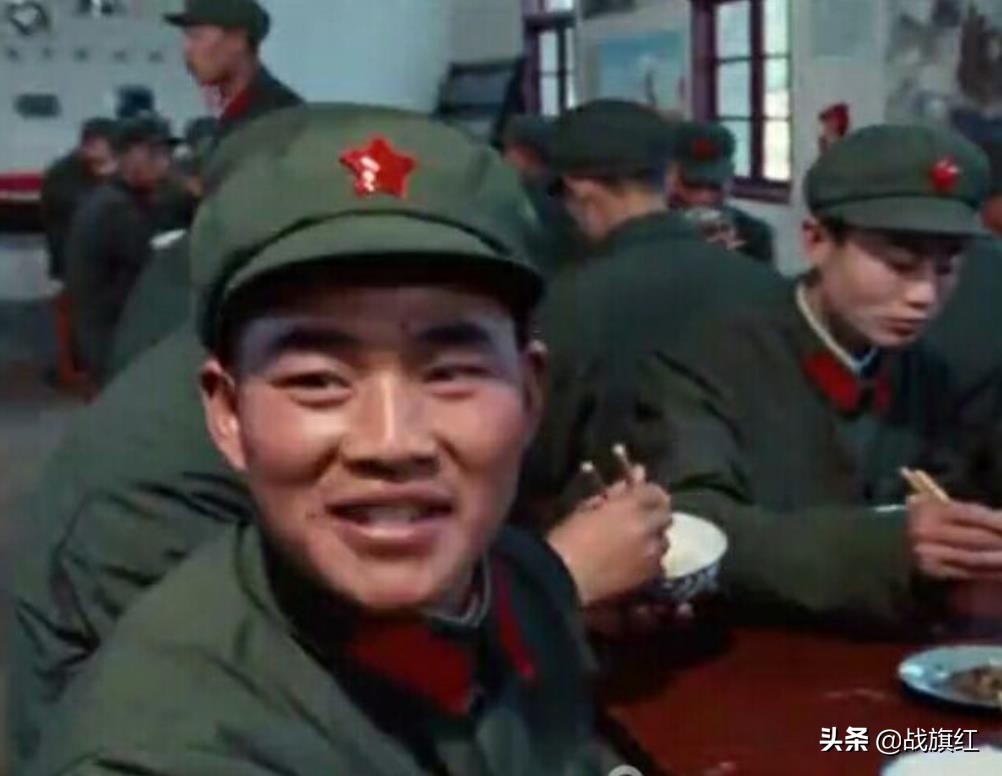 不准男女学生来往，不准坐床！大学生赴部队锻炼，规矩数不胜数