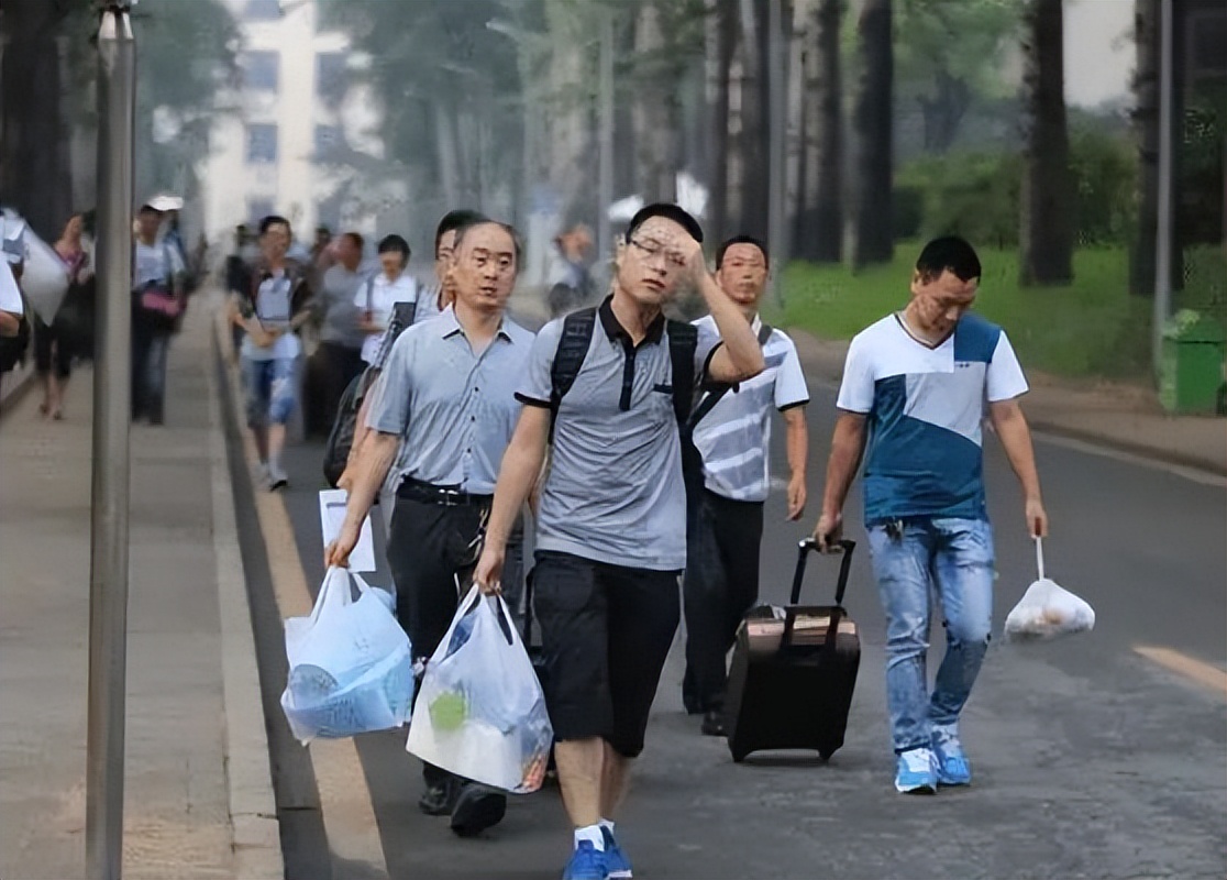 大学女友从暴露到被13（一时冲动悔半生）