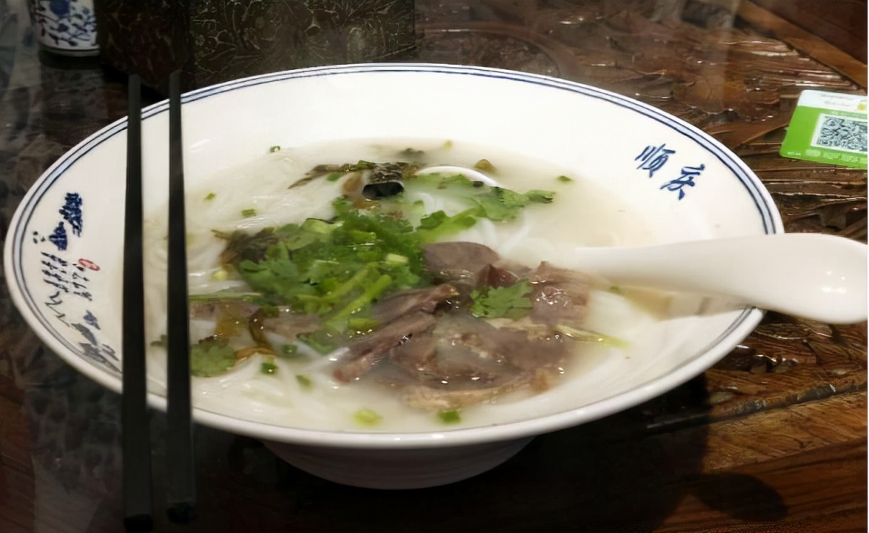 四川南充最有名的八大特色美食，锅盔灌凉粉上榜，很多人遇到必吃