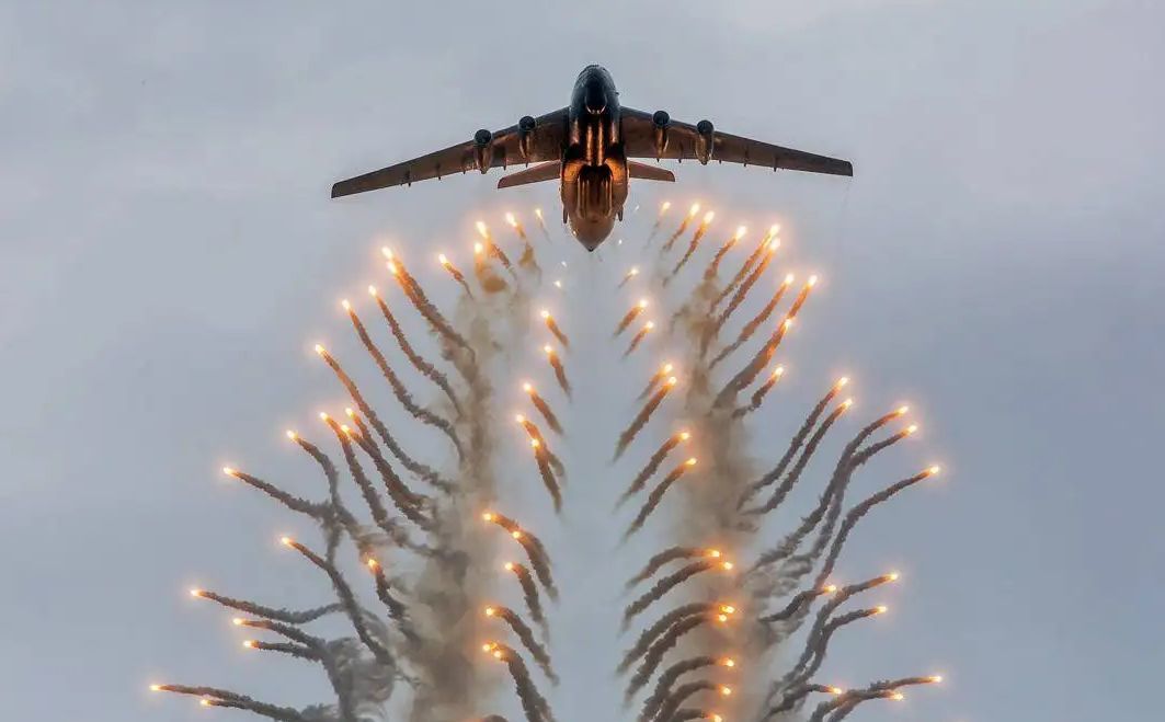 20άǣΪ⣬װŵӦԱԼܵ͵Ϯ