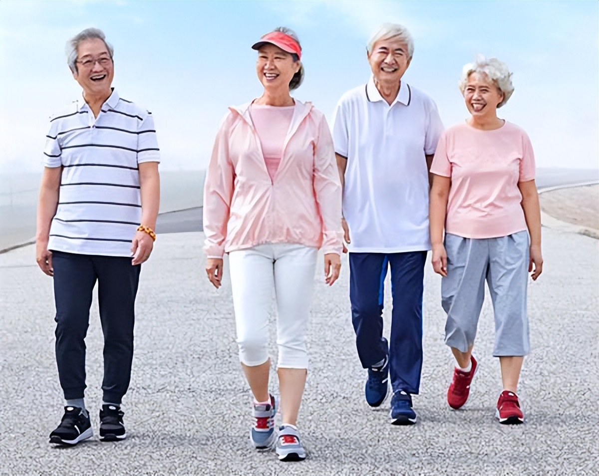想长寿，多走路？柳叶刀研究公布：年龄段不同，适合步数也不同
