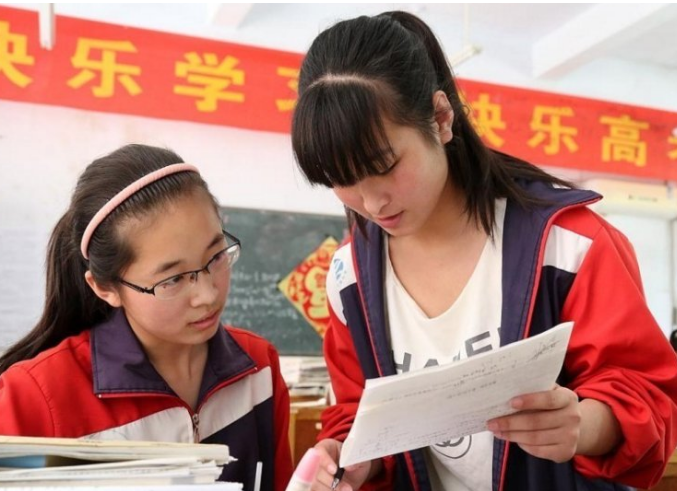 2022浙江省“首场高考”，57万考生奔赴考场，网友酸了：不公平