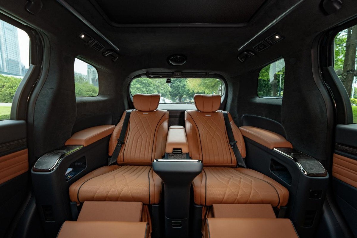 豪华MPV登峰“第一车”，原来MPV还能这么玩？