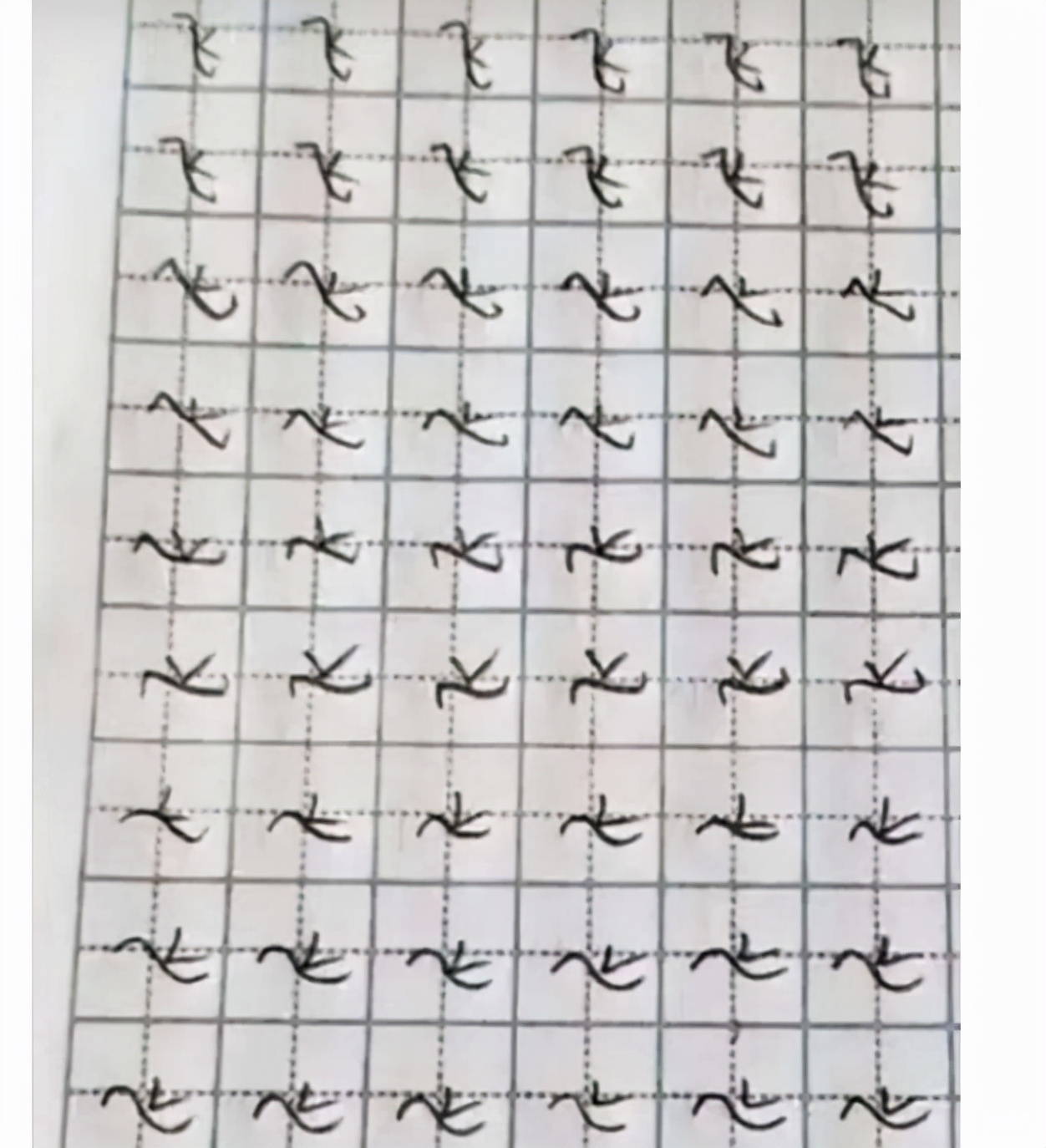 小学生罚写“爷”字走红，画风逐渐跑偏，网友调侃：像扎了丸子头