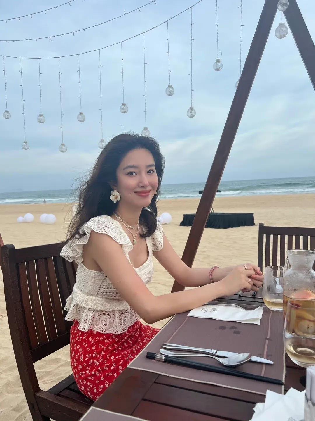 杨釆钰这小酒窝真迷人