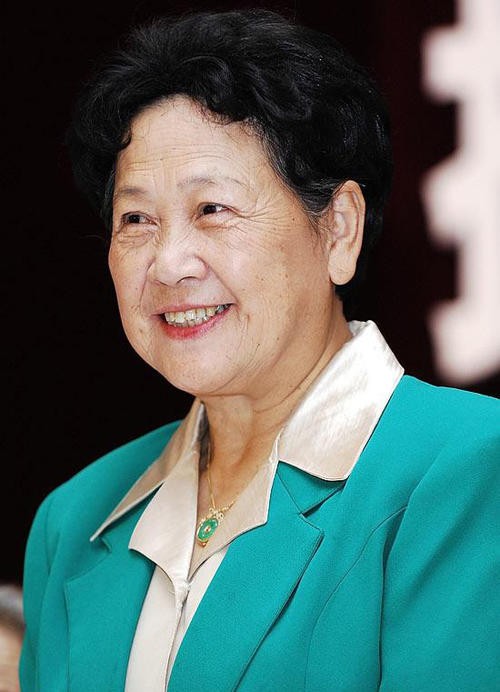 老艺术家再上春晚,时隔7年却是首发节目,她承受的苦难难以想象