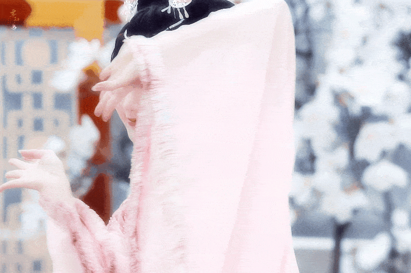 古装VS现代堪称“换头”！多演点古装戏吧，我能磕一辈子