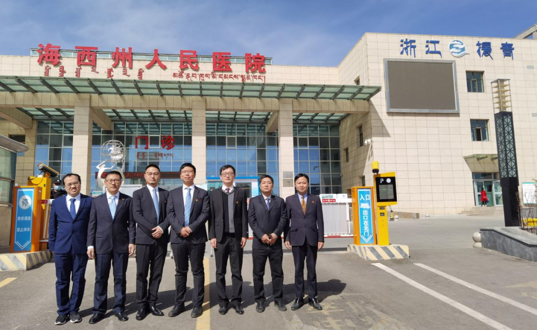 今天，把掌声送给他们！