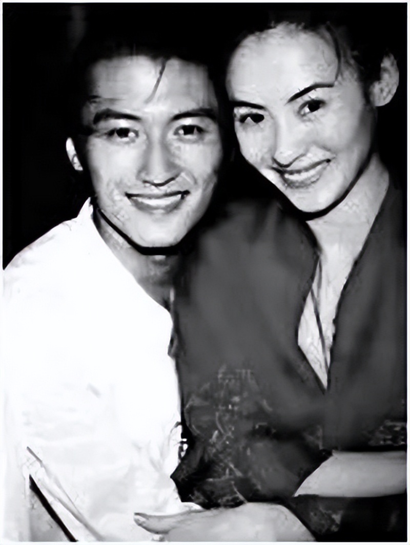 娱乐圈5对“患难情人”，陪对方度过了风波，却都得不得好结果