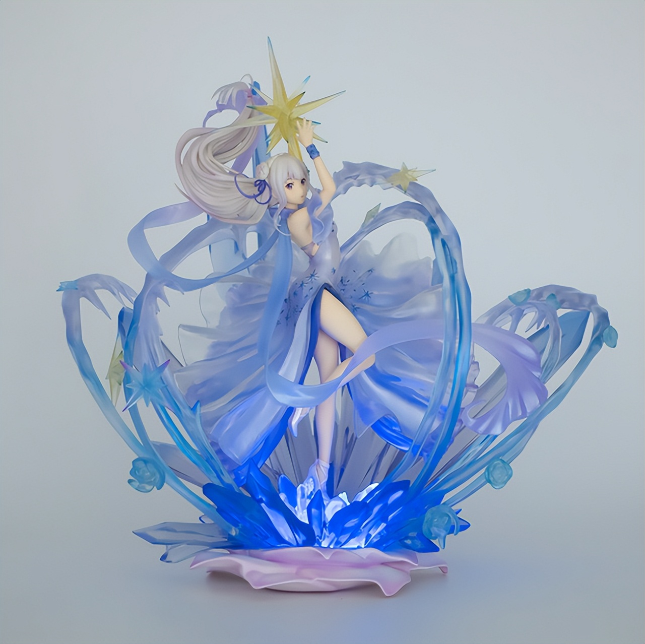 《Re：从零开始的异世界生活》艾米莉亚的水晶礼服有多美？