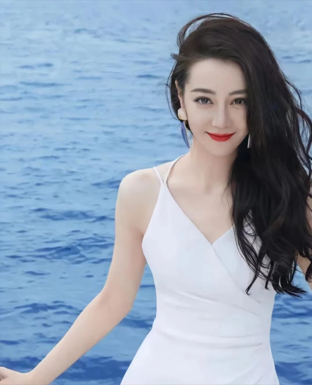 人间精灵热巴，一个把“摇曳生姿”完美诠释的女人