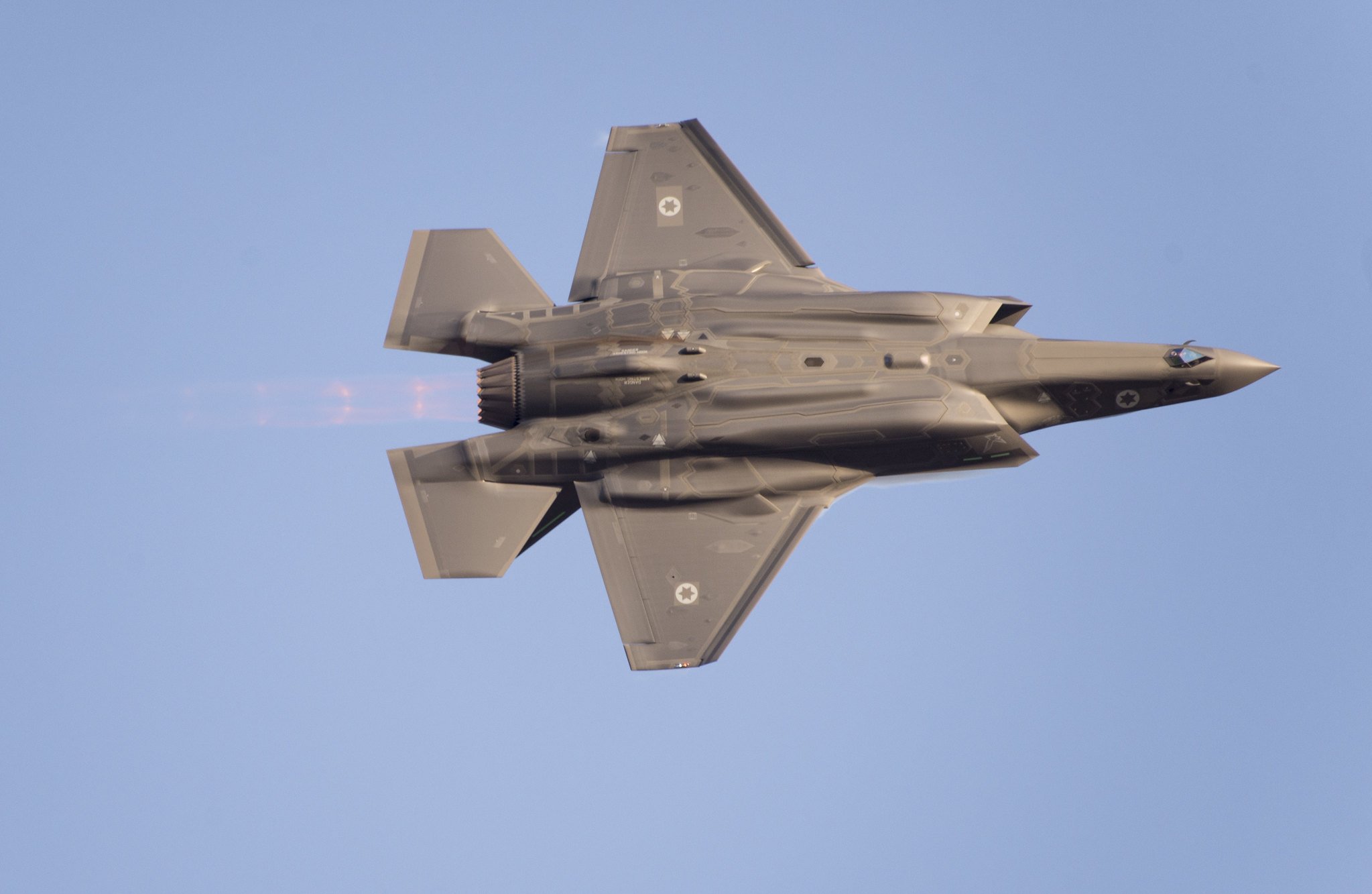 Ҫ���ڶ��֣����ڳ�����ս�������Ǳ�ը����������ɫ���ٴο�Ϯ