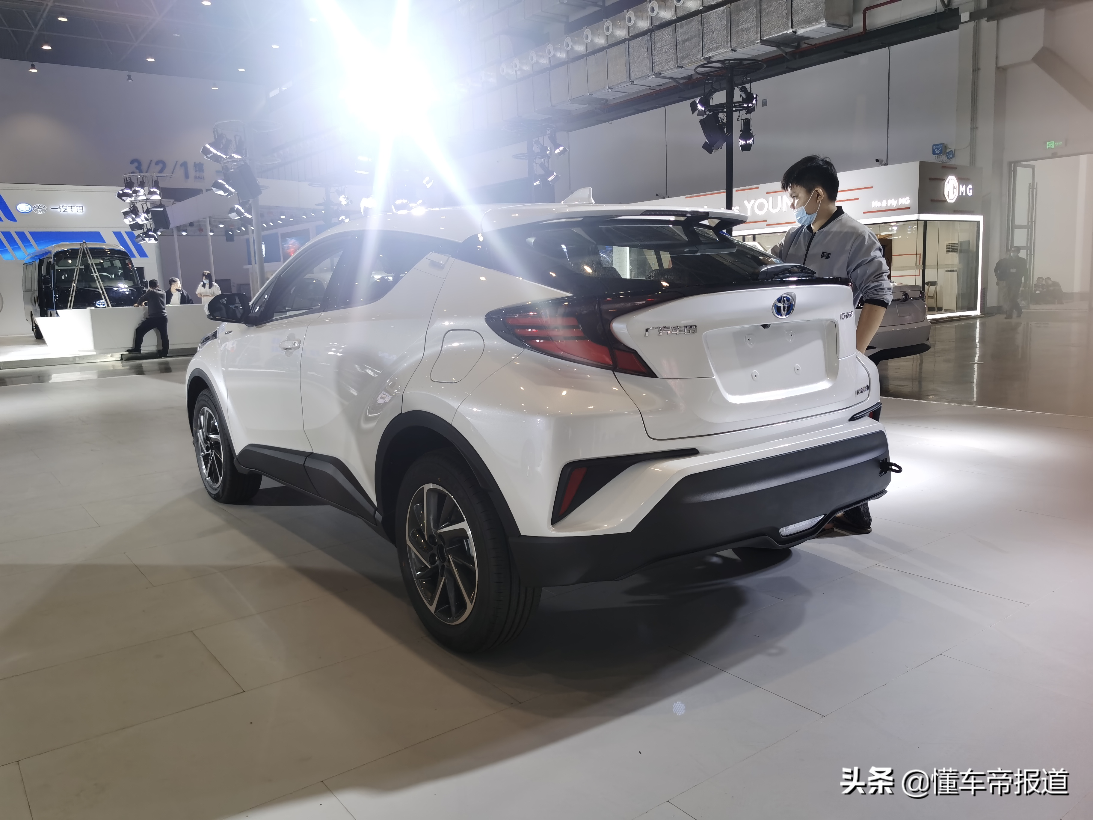 新车｜轿车SUV全都有，广汽丰田多款新能源车型亮相海口车展