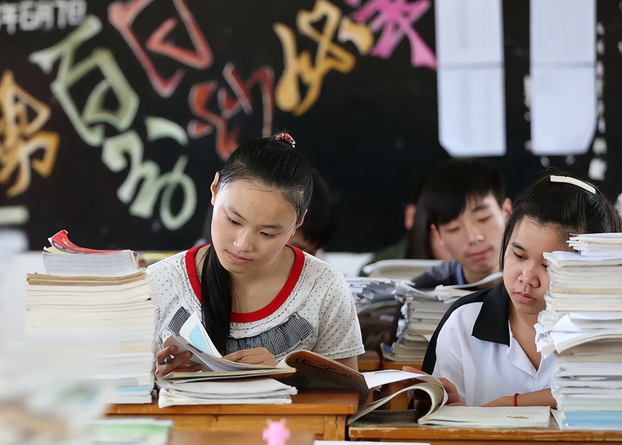 通知！2022上海市高考“延期举行”，考生：复习时间又多了一个月