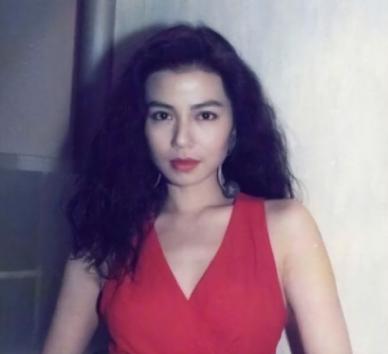 长着一张红颜祸水的脸，感情经历却洁白如纸，这12位女星太稀缺