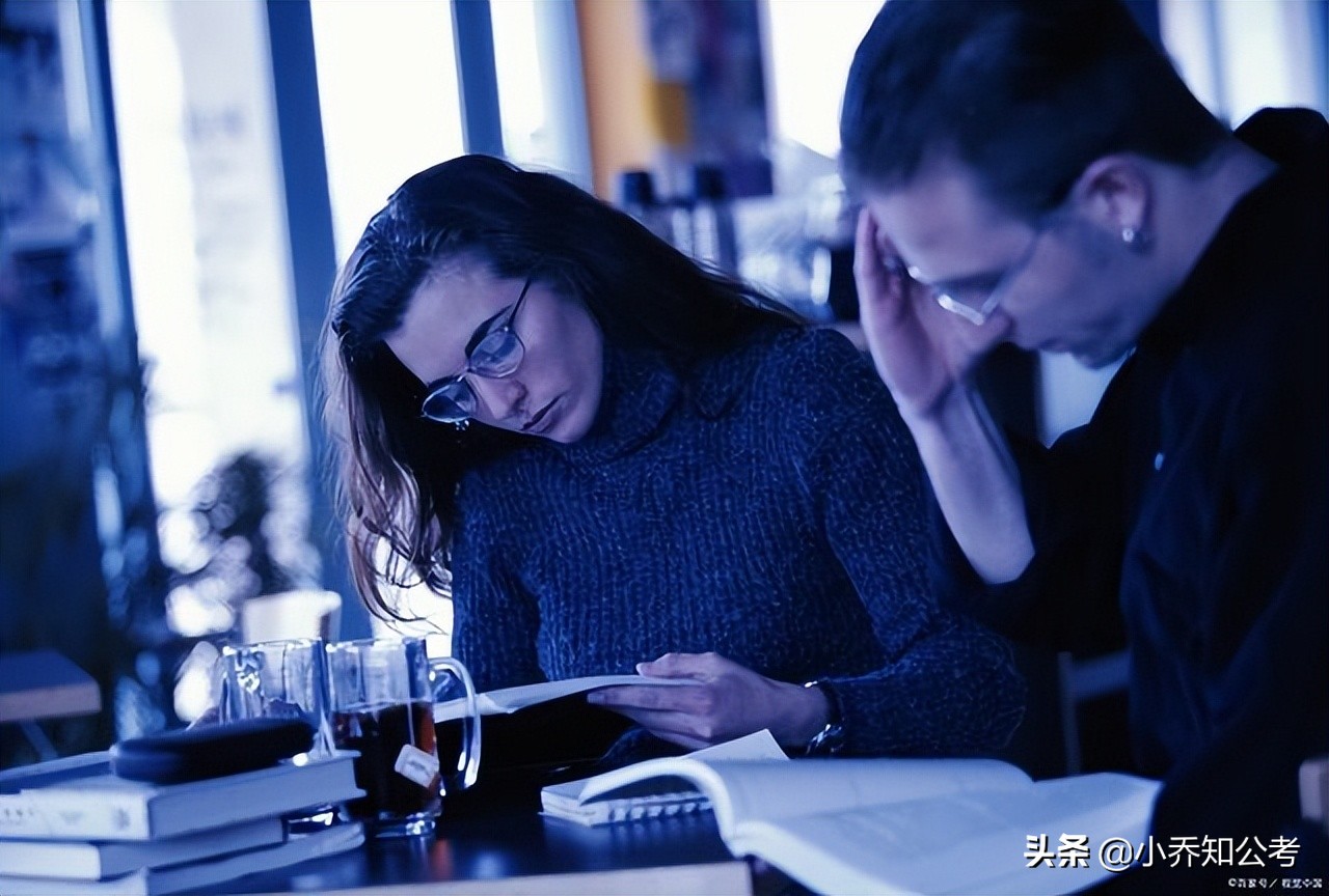 成考的学历到底可以去考公务员吗？我应该报什么专业和学校