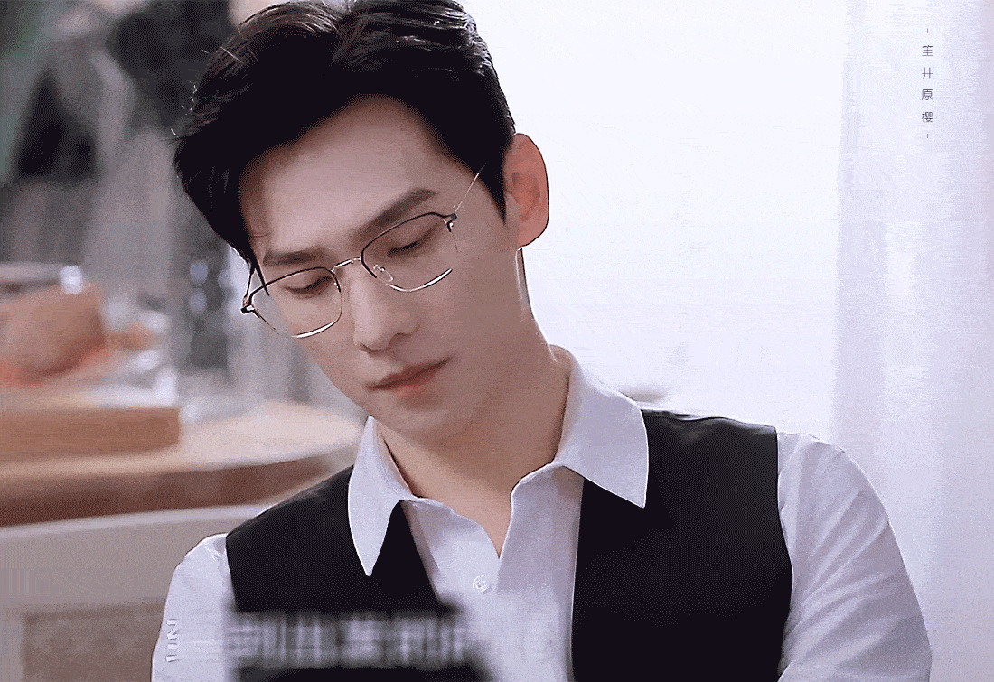 同样是“眼镜造型”，把肖战王一博和吴启华放一起，差距就出来了