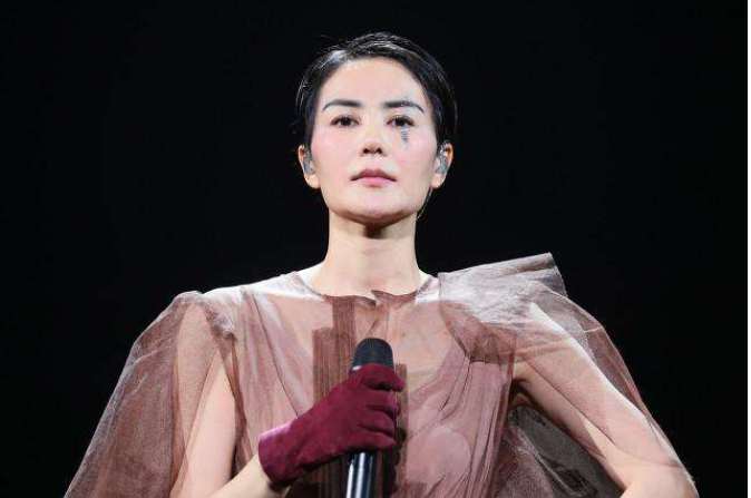 王菲前夫窦唯:两次离婚最对不起女儿,两份嫁妆背后是深沉的父爱