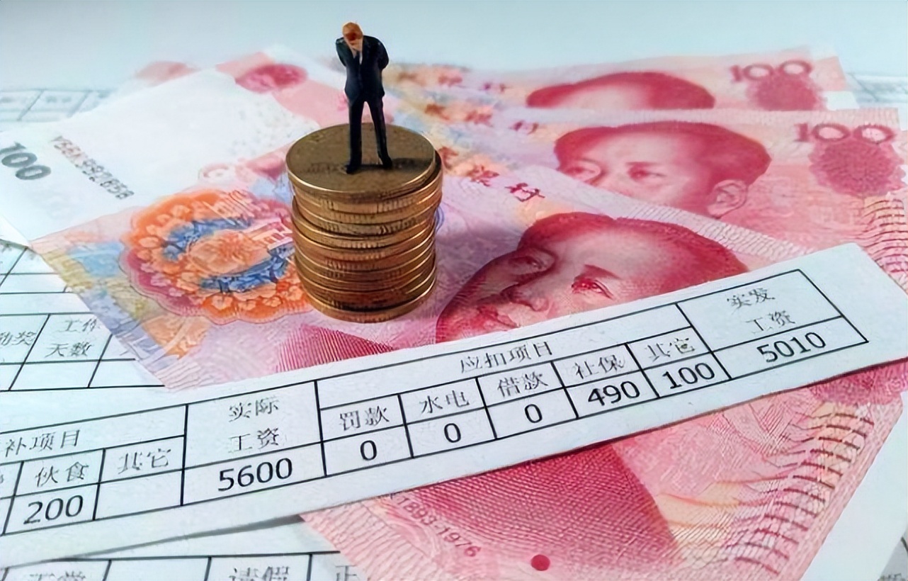 大学副教授晒出年收入，金额引发热议，怪不得教师行业竞争激烈