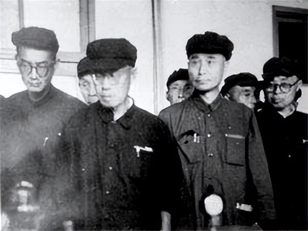 1961年，战犯廖耀湘被特赦，周恩来拉住他：这里有一个任务交给你