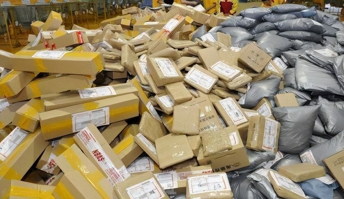 京东001号快递员金宜财：无怨无悔送快递12年，刘强东给了他什么