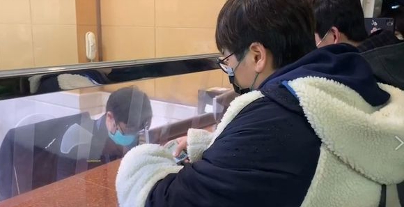 吴宗宪拒救吸毒儿子，长女派人出面救援，鹿希派被保释后一语不发